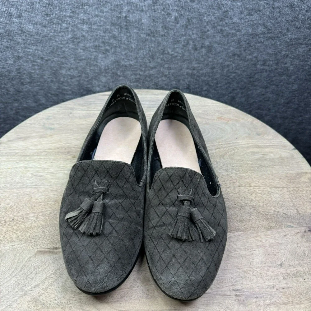 Munro Tassel Loafers 9 M Grey Quilted Suede‎ Comfort Classic Preppy Professional
